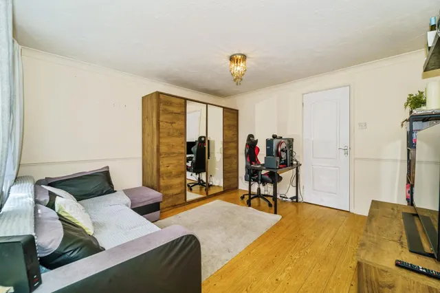 Rabournmead Drive, Northolt, UB5, photo 3