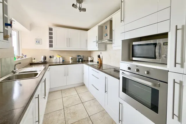 Hamble Court, BH1, photo 3