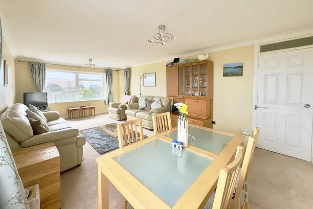 Hamble Court, BH1, photo 1