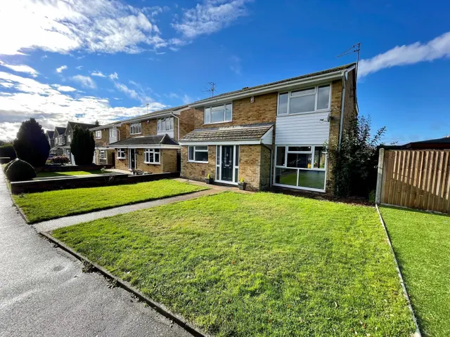 Selsey Drive, LU2, photo 1