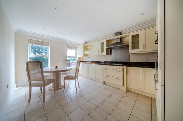 Franklin Court, Wormley, GU8, photo 3