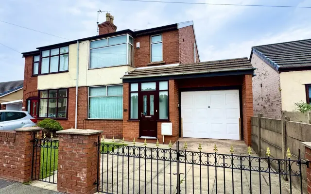 Woodlands Road, Haresfinch, photo 1