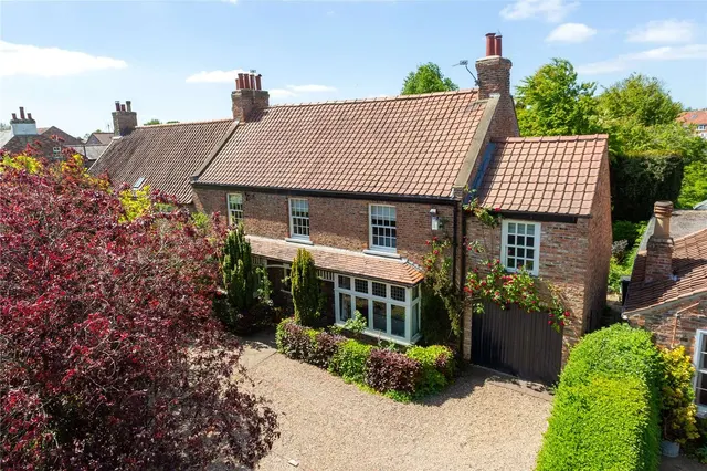 Strensall Road, Huntington, York, North Yorkshire, YO32 9RF, photo 1