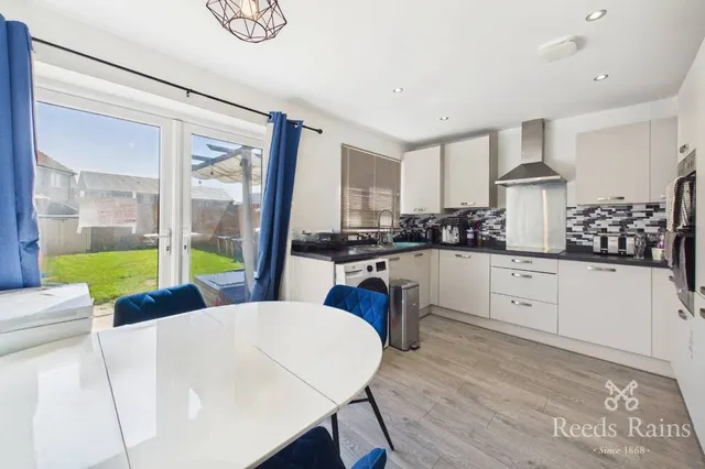 Cardwell Close, FY4, photo 3