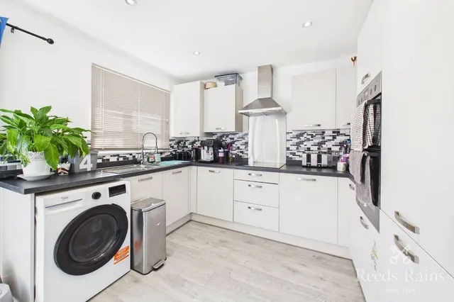 Cardwell Close, FY4, photo 2