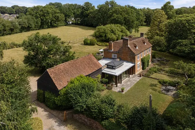 Little Heath Road, Chobham, Surrey, GU24 8RL, photo 1