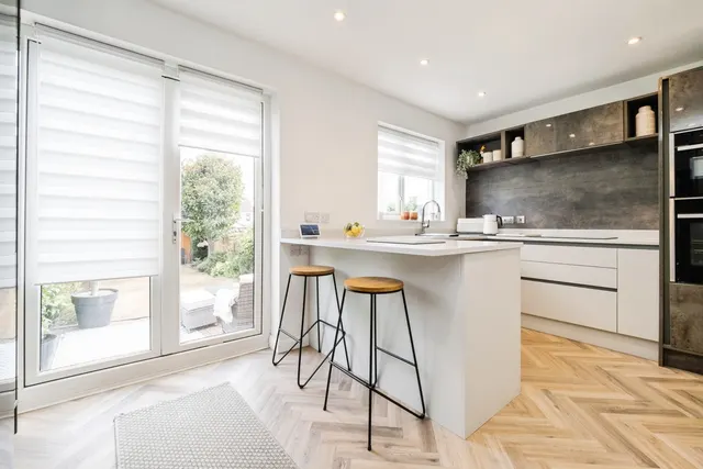 Photo 2 — Hillcrest Road, Hornchurch, RM11