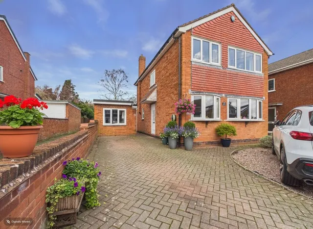Wallheath Crescent, Stonnall, WS9, photo 1