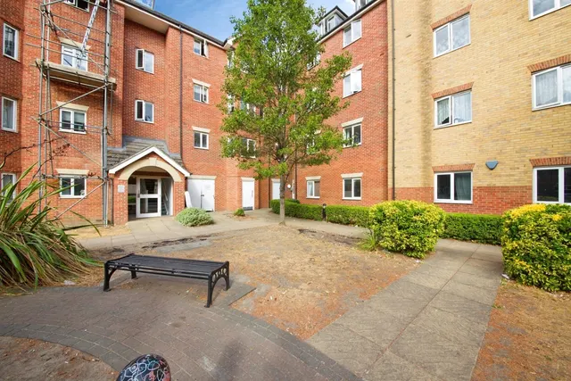 London Road, ROMFORD, Essex, RM7, photo 1