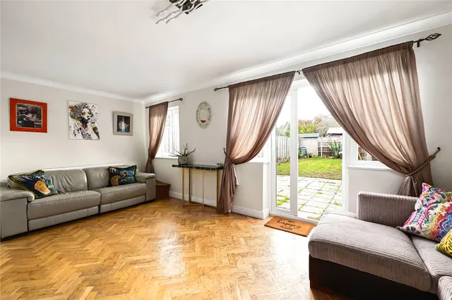 Hensworth Road, Ashford, TW15, photo 2