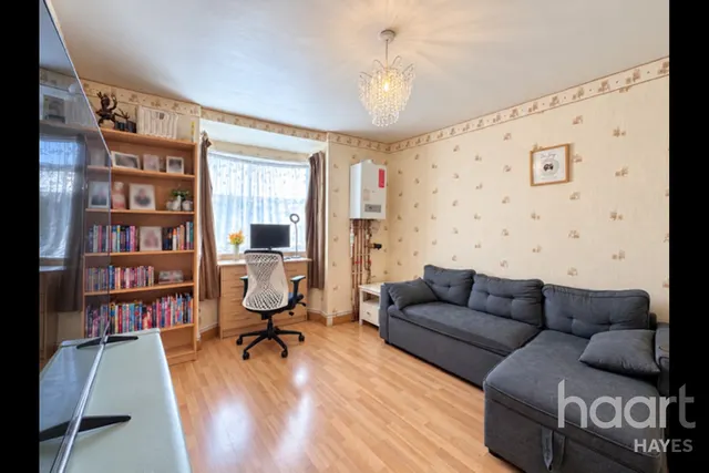 Dawley Road, Hayes, UB3, photo 3