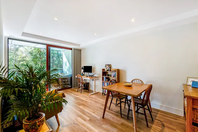 Knaresborough Drive, London, SW18, photo 3
