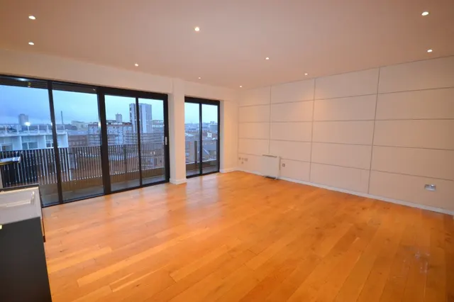 Penthouse, Metropolitan Apartments, LE1, photo 1