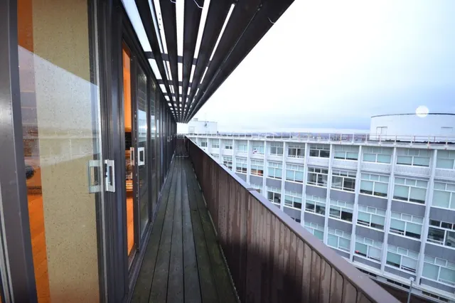 Penthouse, Metropolitan Apartments, LE1, photo 3