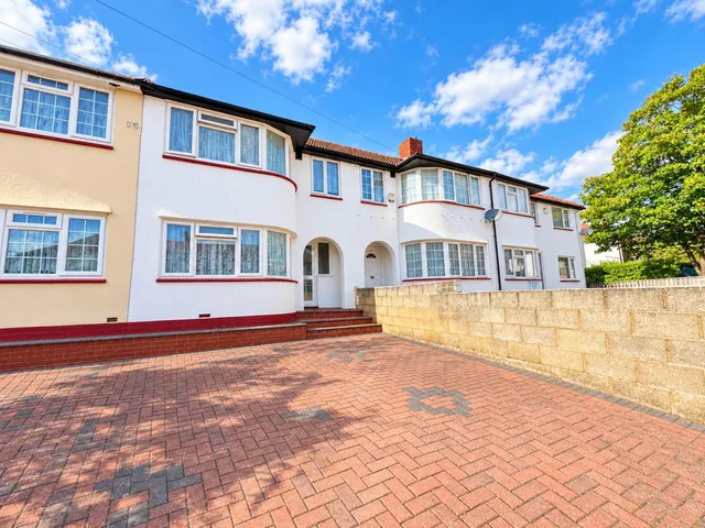 Canterbury Avenue, Slough, SL2, photo 1