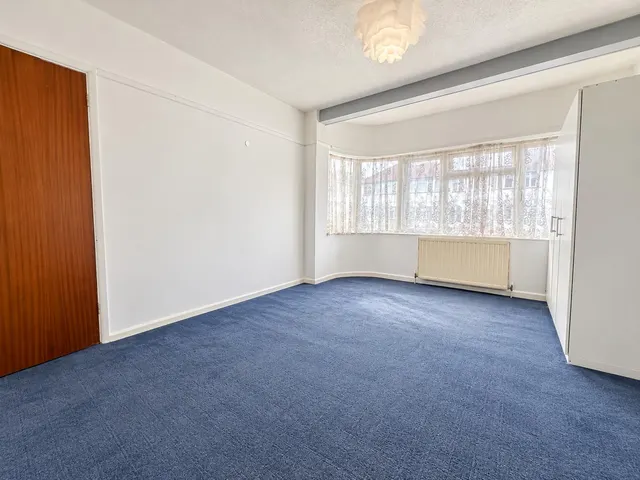 Canterbury Avenue, Slough, SL2, photo 3