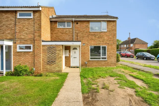 St. Pauls Close, Flitwick, MK45, photo 1