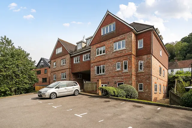 Kings Road, Doyle Court, GU27, photo 3