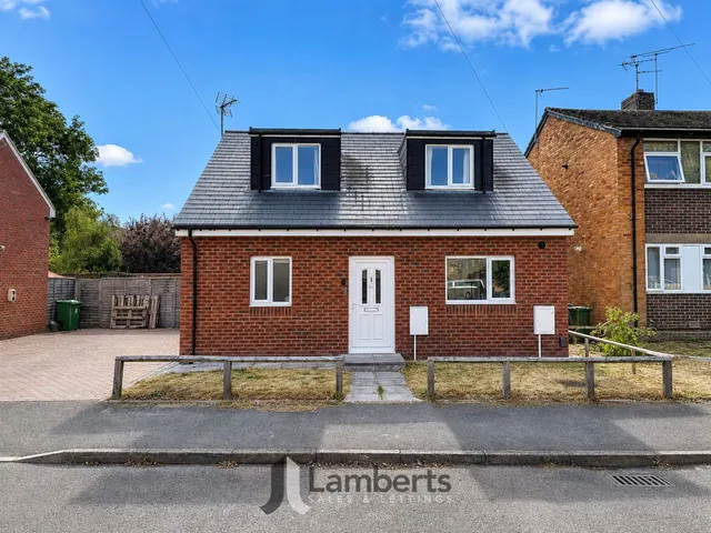 8b Allendale Court, Studley, photo 1