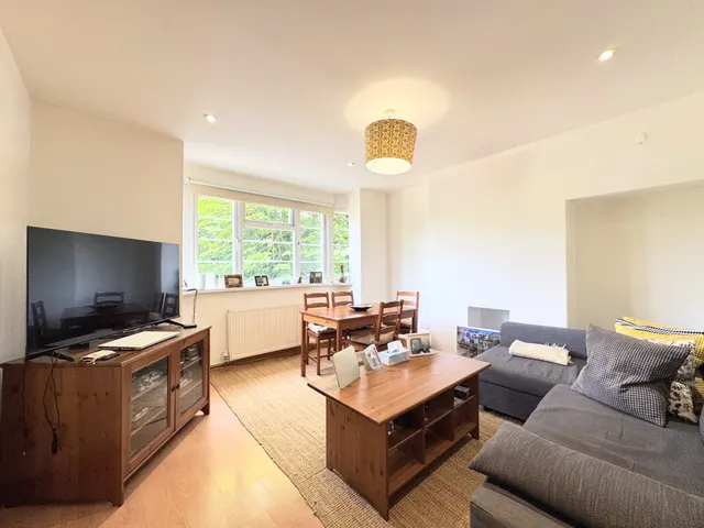 Stonegrove, Court Stonegrove, HA8, photo 1