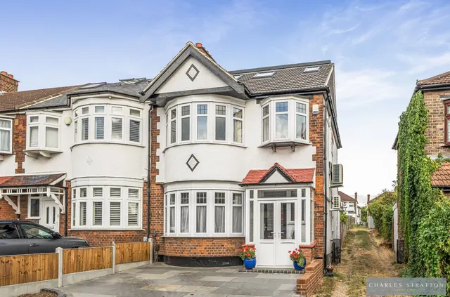 Glenwood Drive, Romford, RM2, photo 1