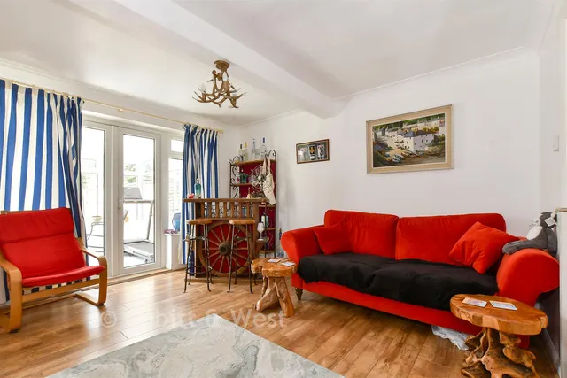 Crescent Way, Horley, RH6, photo 3