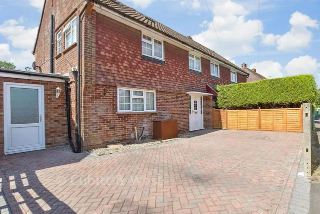 Crescent Way, Horley, RH6, photo 1