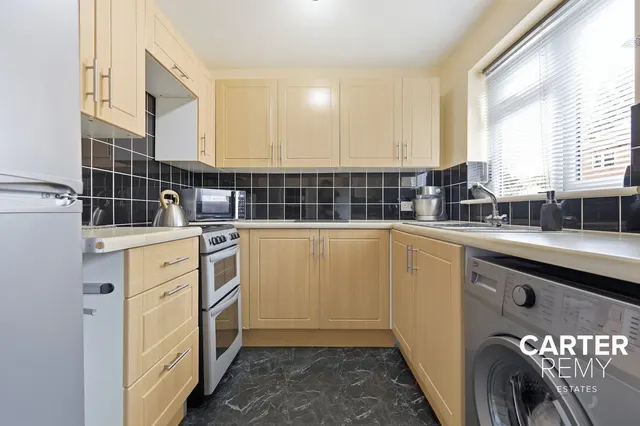 Photo 2 — Florence Close, Grays, Thurrock, RM20 4AE
