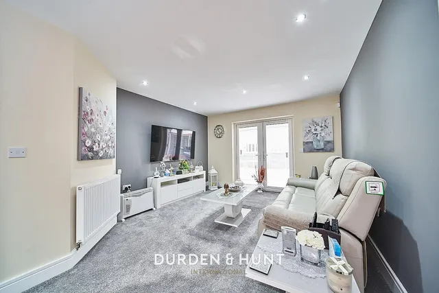 Tamarind Grove, Chigwell, IG7, photo 3