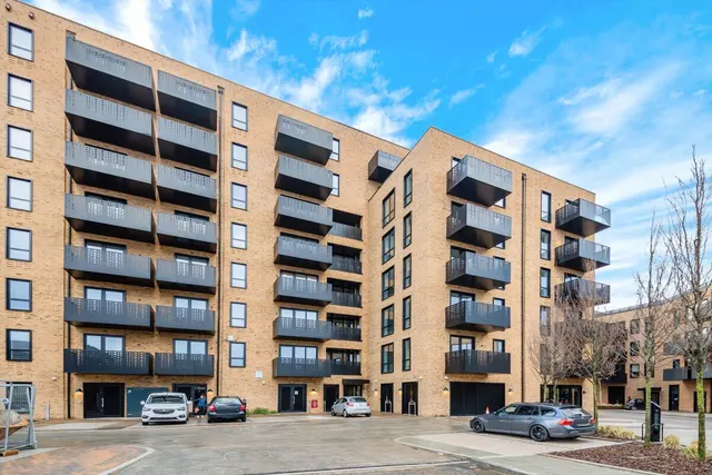 Middle Road, London, W7, photo 2
