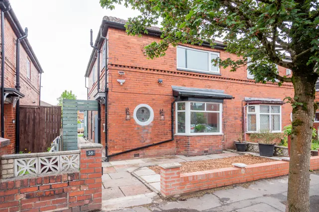 Worsley Avenue, Manchester, Blackley, M40, photo 1