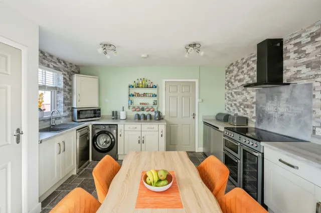 Photo 3 — Wiltshire Avenue, Burton-Upon-Stather, Scunthorpe