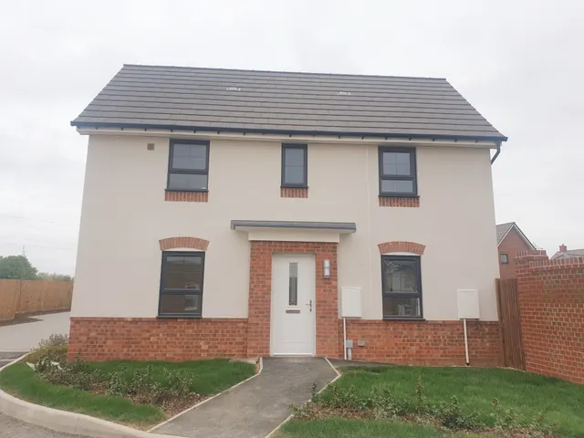 Nutmeg Close, Kingsbrook, HP22, photo 1