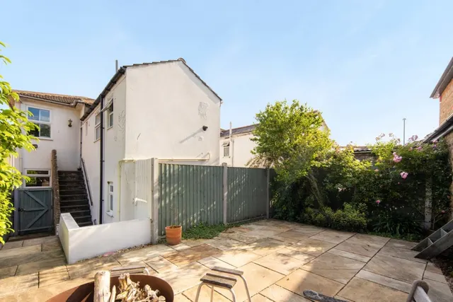 Photo 3 — Elmcroft Avenue, Wanstead