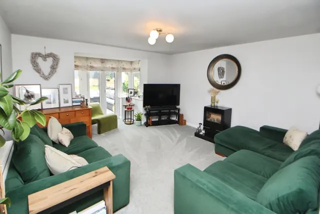 Photo 3 — Plover Close, Glossop, Derbyshire, SK13