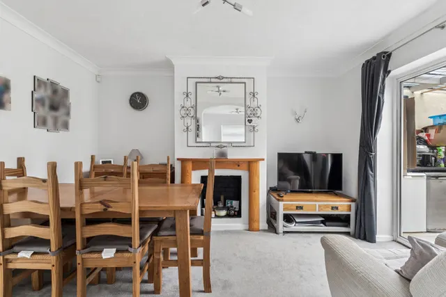 Photo 3 — Waborne Road, Bourne End SL8 5LH