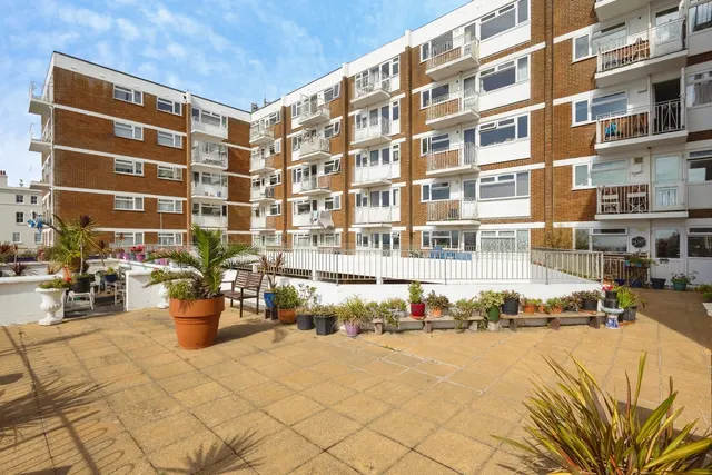 Sea Front, Hayling Island, PO11, photo 1