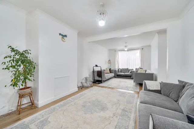 Curzon Avenue, Stanmore, HA7, photo 2