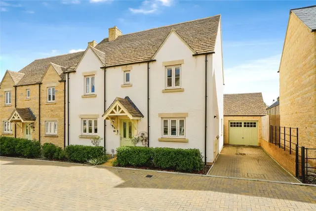 Barnard Mews, Burford, OX18, photo 1