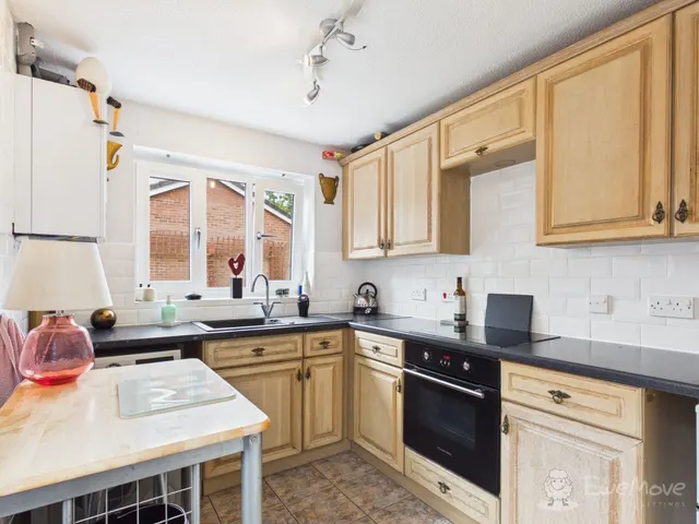 Clover Avenue, Stockport, SK3, photo 2