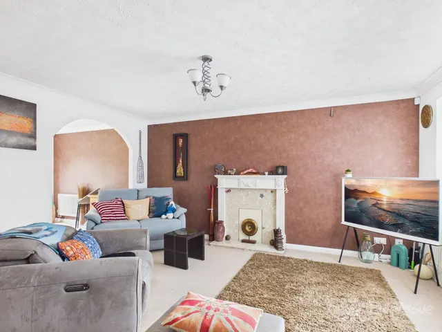 Clover Avenue, Stockport, SK3, photo 3