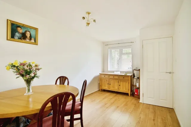 Photo 2 — Wigston Close, London, N18