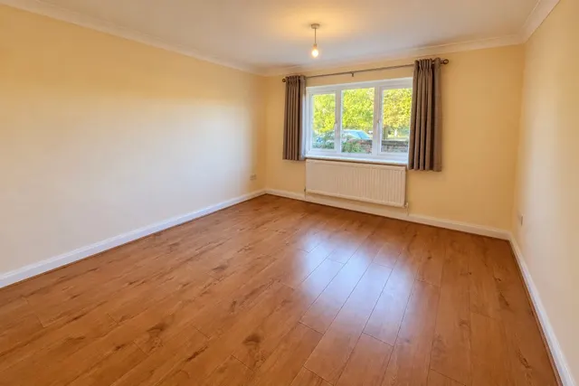 Fairlands Court, Fairlands, GU3, photo 3