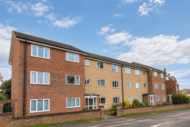 Fairlands Court, Fairlands, GU3, photo 2