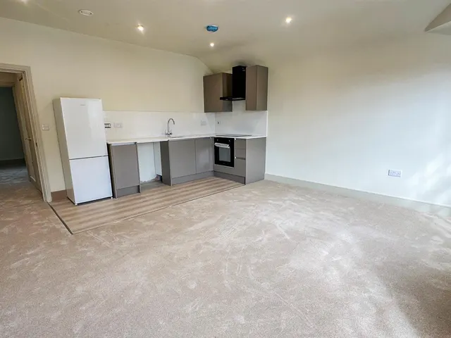 High Street, Malmesbury, SN16, photo 3