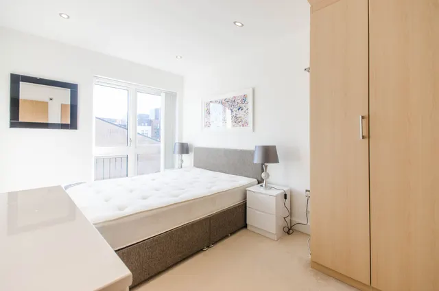Photo 3 — Flat 3, 62 Fairthorn Road, London