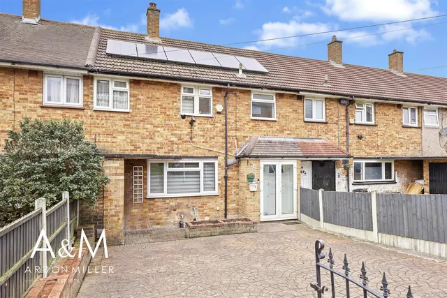 Thatches Grove, Chadwell Heath, Essex, Romford, RM65LA, photo 1