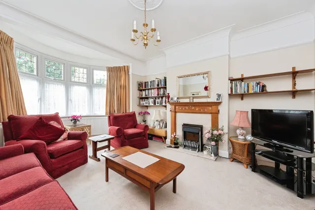 The Hollands, Worcester Park, KT4, photo 2