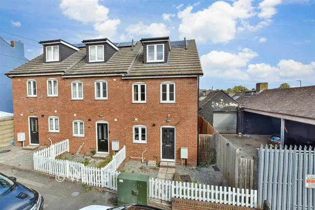 Wykeham Street, Strood, ME2, photo 1
