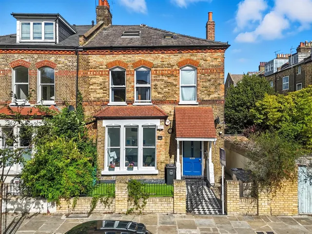 3 bedroom flat, Finsbury Park Road, London, N4